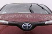 Toyotě klesl zisk o 21 procent na 784,4 miliardy jenů, sníží výhled výroby