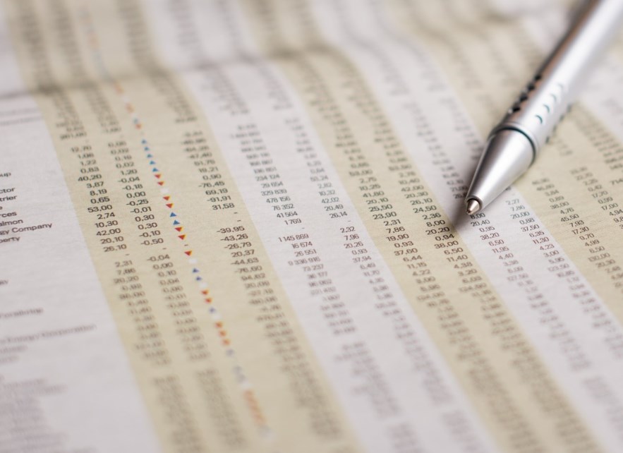 Evropské akcie rostou, vlnu optimismu ale zastavily zprávy o ruském útoku na nádraží v ukrajinském Kramatorsku