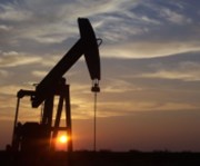 Proč při současných cenách neroste těžba ropy a jaký je u ní výhled