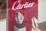 Proč muže nelákají luxusní hodinky Cartier… Akcie Richemont za měsíc -8 %