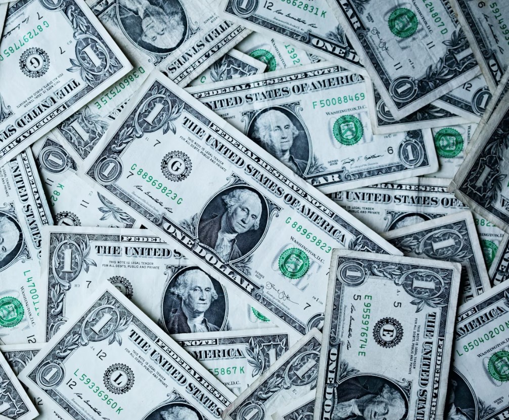 Investiční výhled 2026: Dolar může dál ustupovat, zlato stále dává smysl