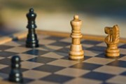 Fidelity International: Investiční výhled pro nejbližší období – Šachová rošáda a vyšší rizika stagflace