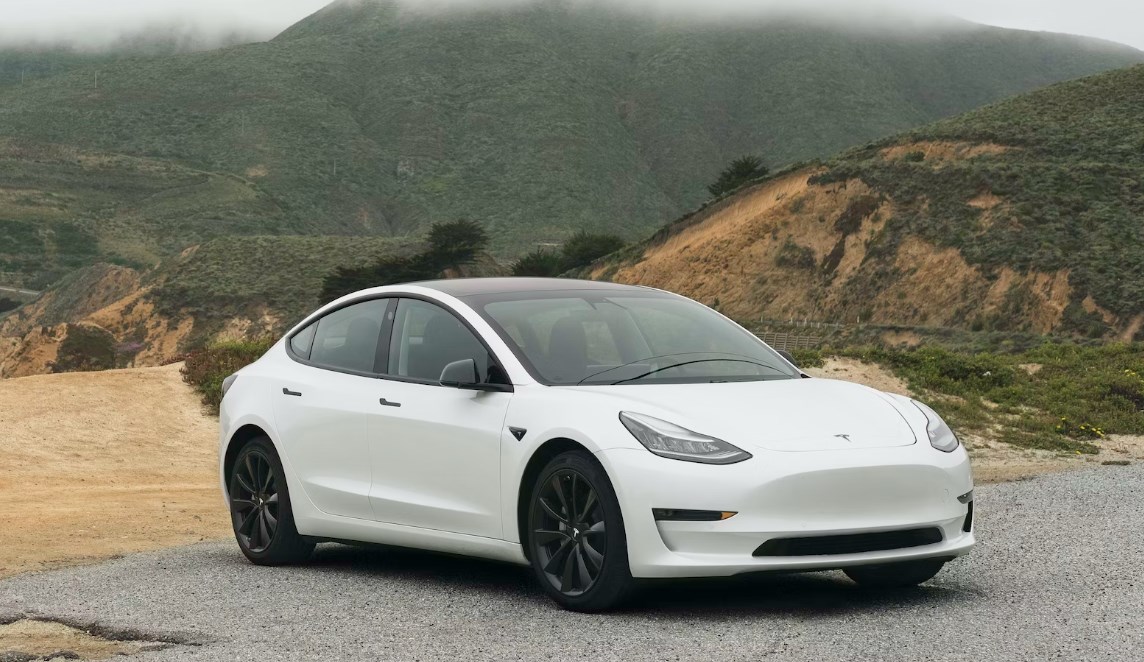 Tesla příští rok údajně nabídne cenově dostupný elektromobil