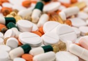 Merck po slibných výsledcích žádá v USA o schválení léku proti covidu-19