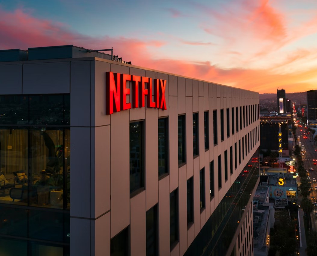 Týdenní výhled: Začátek týdne diktuje Blízký východ a Netflix se vzdává boje o WBD