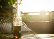 Coca-Cole kvůli pandemii klesly tržby, zisk ale překonal odhady