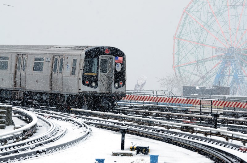 Víkendář: Sníh a bouře v New Yorku. A na trzích?