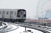 Víkendář: Sníh a bouře v New Yorku. A na trzích?