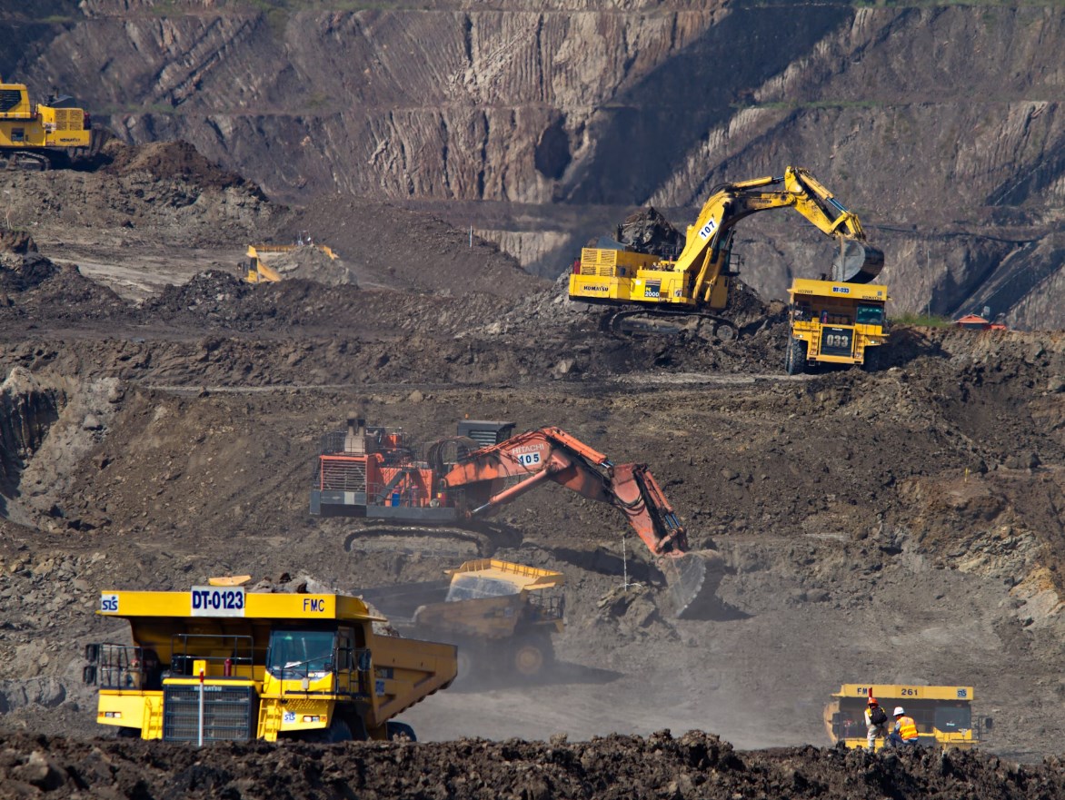 Německá ekonomika poroste ještě dva roky jen slabě, uvedla centrální banka