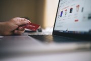 E-commerce je pod tlakem rostoucích nákladů, říká Ján Hladký k výsledkům Amazonu