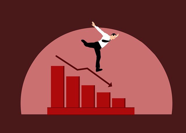 Další strmý pokles evropských akcií, dopady protiruských sankcí odnáší finanční sektor. V Praze trendu čelí CZG