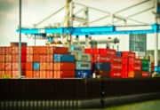 Globální obchod se zbožím se podle WTO silně zotavuje