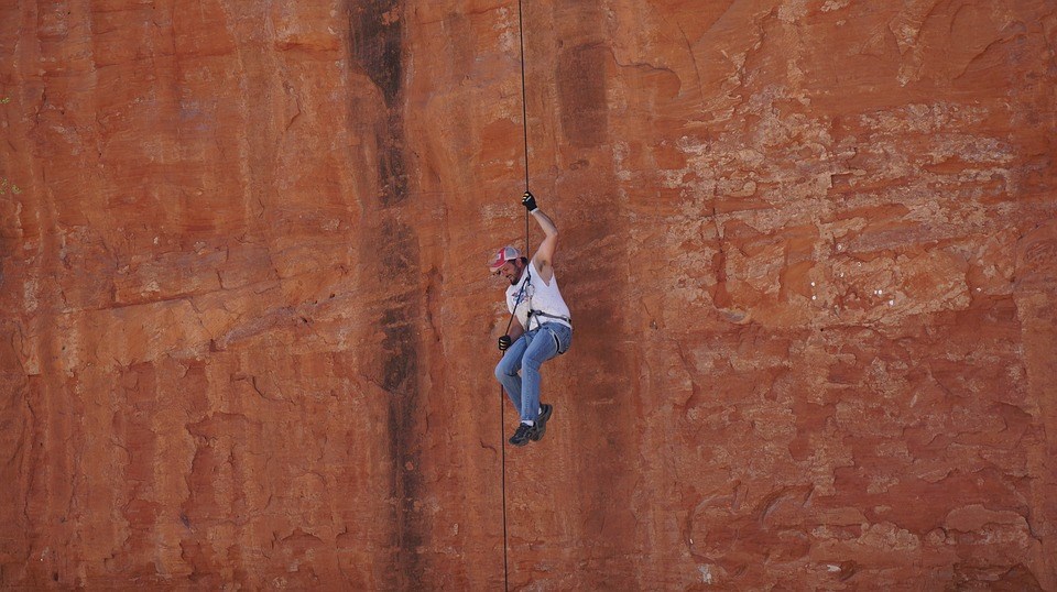 Sázky na zpomalení nákazy dnes vedou investory do rizika, vyhráno však ještě není