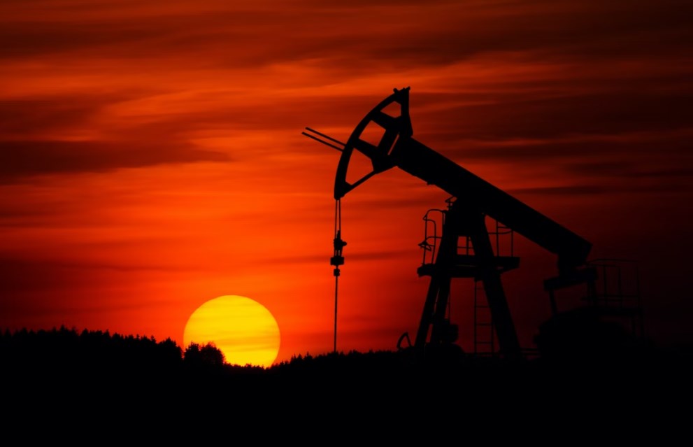 Rozbřesk: OPEC+ snižuje produkci, ropu chce na 100 USD/barel