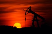 Rozbřesk: OPEC+ snižuje produkci, ropu chce na 100 USD/barel