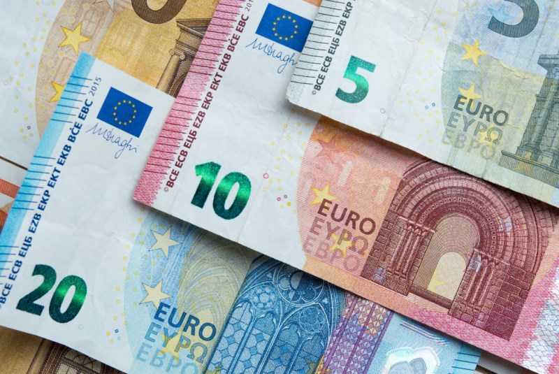 Akcie i dluhopisy se těší na nižší sazby ECB. Euro tolik nadšené není