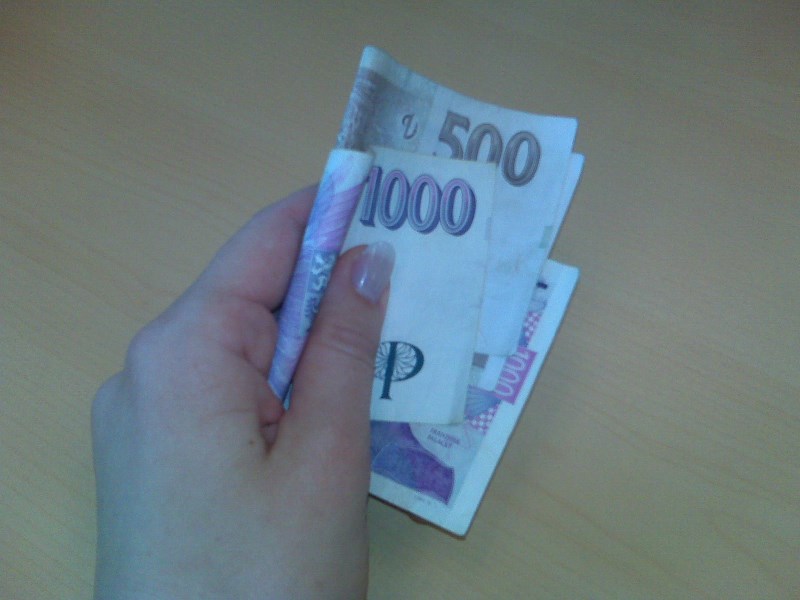 Týdenní zpráva o koruně: Stále pod tlakem