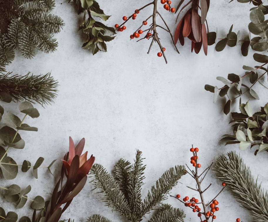 EU schválila půjčku Ukrajině, japonská centrální banka zvýšila sazby a německá spotřebitelská důvěra prudce klesá