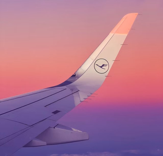 Lufthansa zhoršila výhled a akcie prudce padají. Náklady na palivo začínají tvrdě dopadat na aerolinky