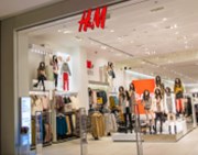 Řetězec H&M (+9 %) vykázal první růst celoročního zisku od roku 2015