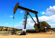 Rozbřesk: OPEC míří k omezení těžby. Zastaví propad cen ropy?