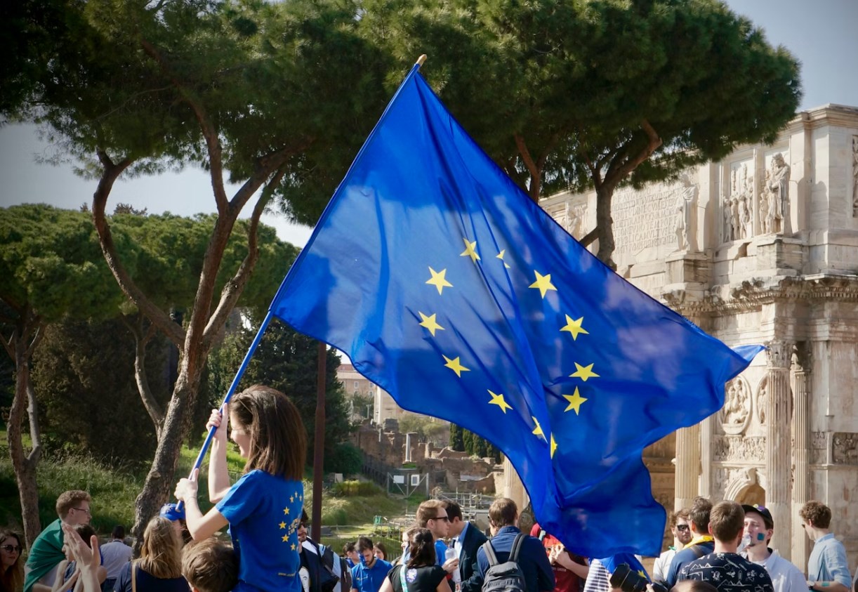 Stratégové nadále věří evropským akciím. I přes rizika čekají návrat Stoxx 600 na rekordy