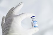 Výrobce vakcín Pfizer zvýšil čtvrtletní zisk o 78 procent na 9,9 miliardy USD