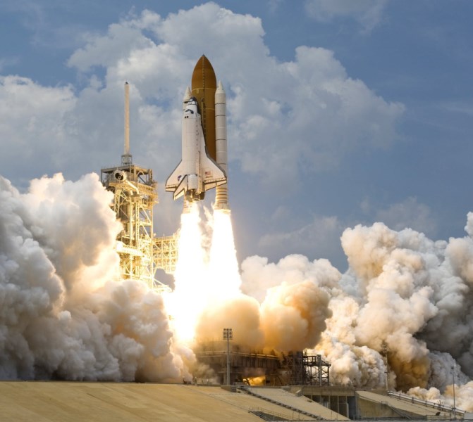 Americká data a Fed vyhnaly akciové indexy na maxima