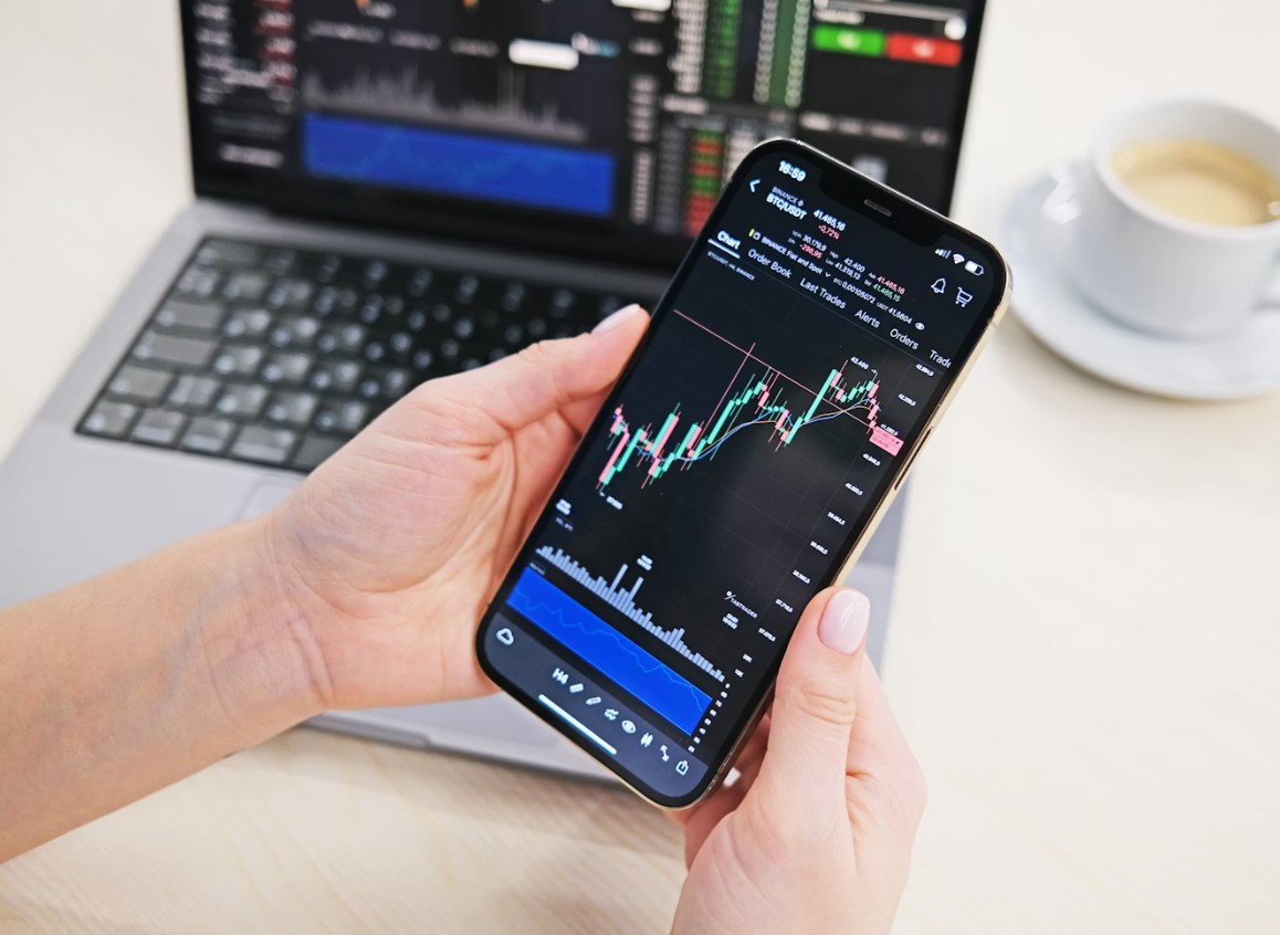 JPMorgan: Proč slabá rally může akciím paradoxně pomoci