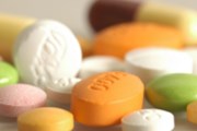 Předražené léky a akcie farmaceutických firem