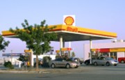 Těžební skupina Shell zvýšila loni zisk o více než třetinu