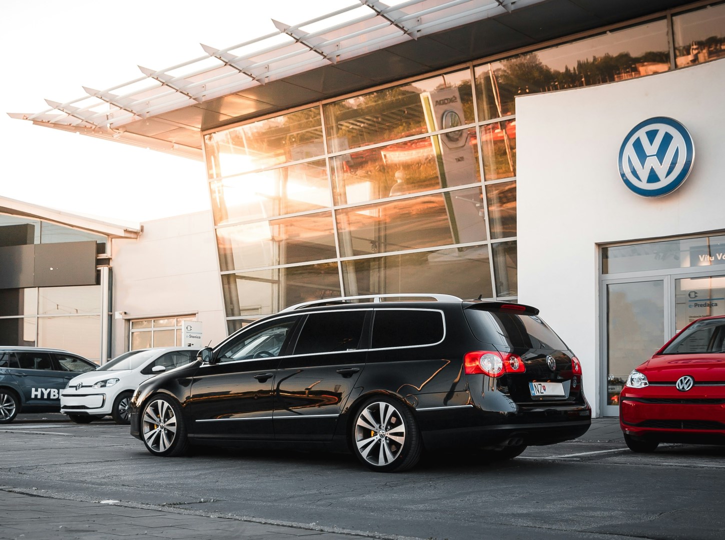 Akcie na cla citlivých automobilek narazily. Některé ztrácí přes tři procenta