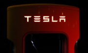 Elon Musk po průlomovém roce pro Teslu i elektromobily: Naše prodeje letos vzrostou o polovinu