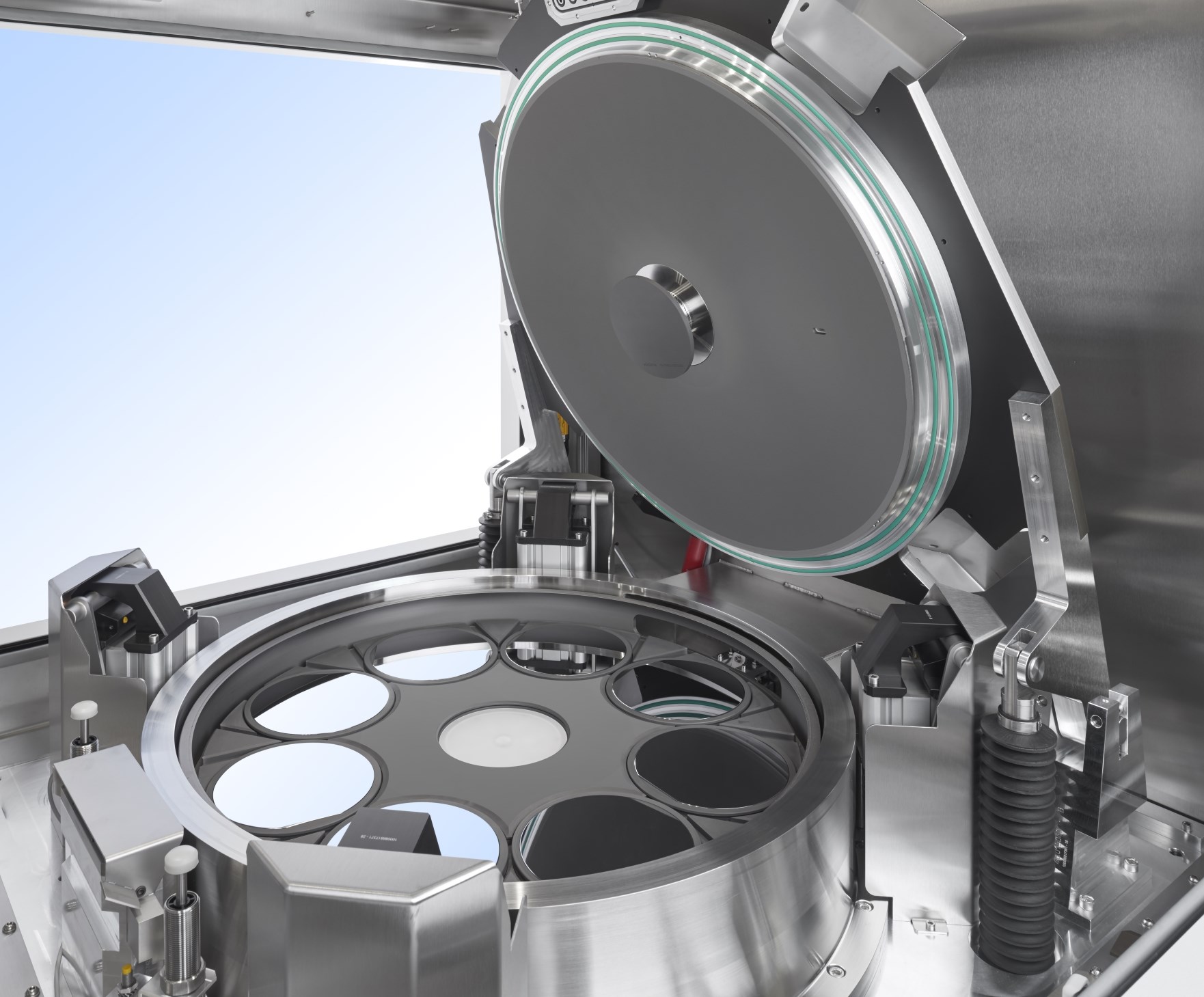 Akcie Aixtronu jsou hitem. Po zlepšeném výhledu vystřelily na 25leté maximum