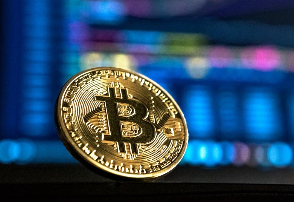 Jednání o prodeji aktiv GasNet se protahují, bitcoin míří za nejdelší sérií růstu za více než rok a evropské futures jsou zelené