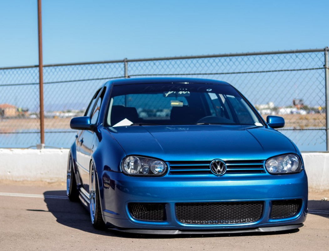 Patria začíná pokrývat COLT CZ, ČEZ kupuje podíl v Energ-servis, Volkswagen ochromí stávka v Německu a futures jsou dnes smíšené