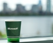 Rozporuplná nezaměstnanost a výhled Microsoftu tlačí americké trhy do mírného záporu