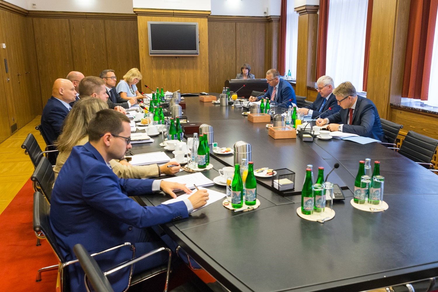 Pro sazby beze změny hlasovali v radě ČNB opět Michl a Dědek