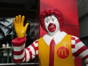 McDonald's zvýšil zisk o 13 procent, pomohly zahraniční trhy