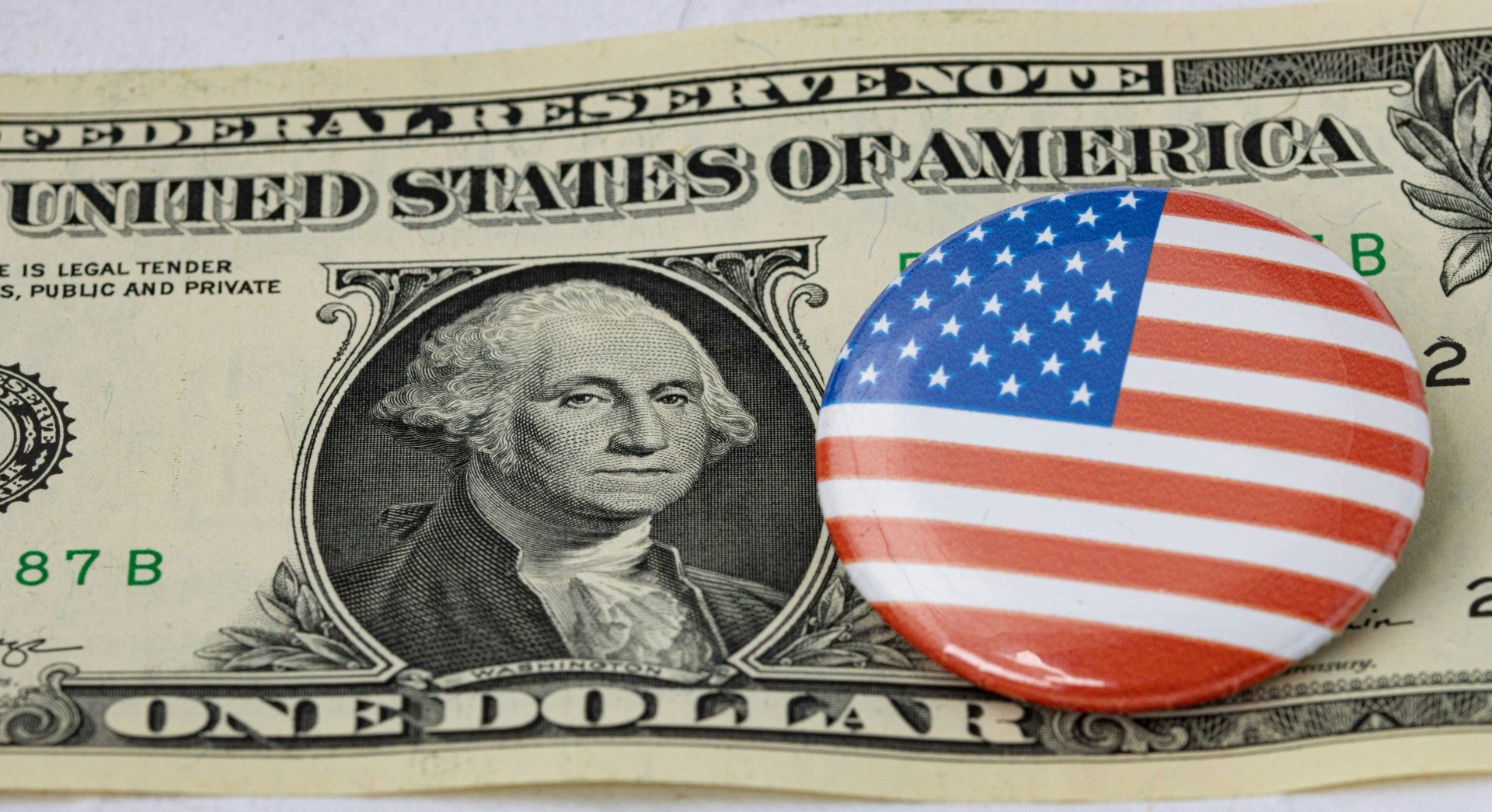 Je zahraniční kapitál do USA nasáván nebo je tam tlačen?