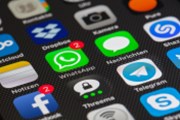 Nová pravidla WhatsAppu: Otevřená cesta vašich dat do Facebooku?
