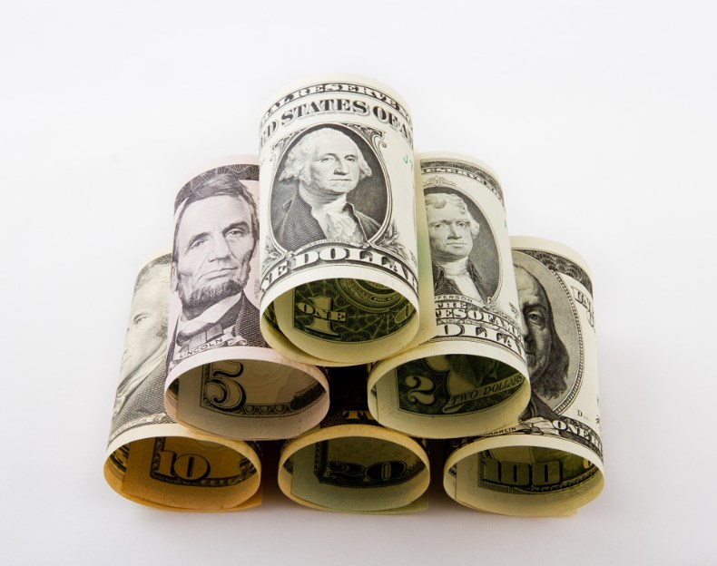 Inflační tlaky polevují a do akcií a dluhopisů se opět začíná vlévat hotovost