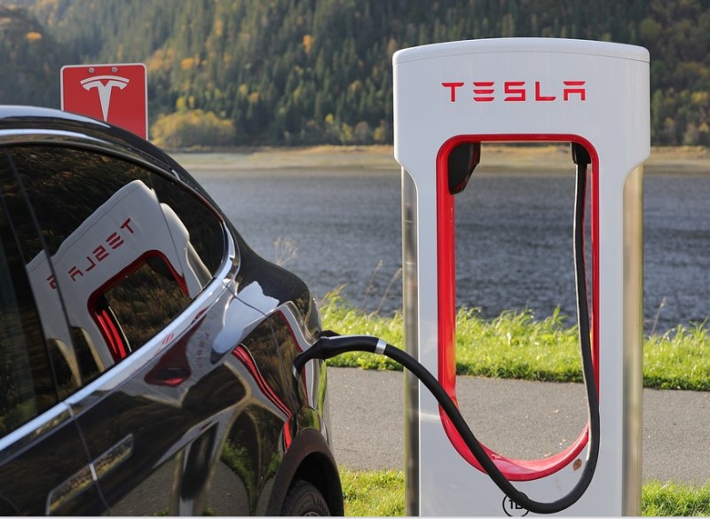 Tesla překvapila nečekaně vysokým čistým ziskem (komentář analytika)