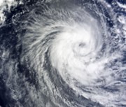 Dimon varuje před ekonomickým 'hurikánem', Sandberg odchází z Meta Platforms a futures jsou smíšené