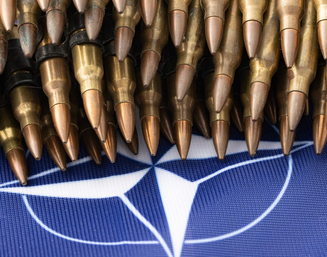 Trhy sledují summit NATO i napětí v Hormuzském průlivu