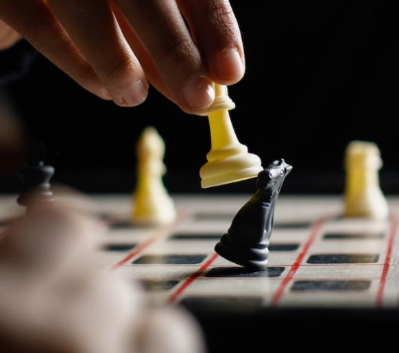 Schválené zvýšení dluhového limitu je jen politika. Hlavní slovo mají stále výsledky