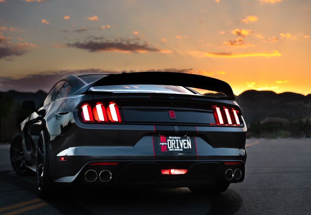 Automobilky přehodnocují budoucí poptávku po elektromobilech