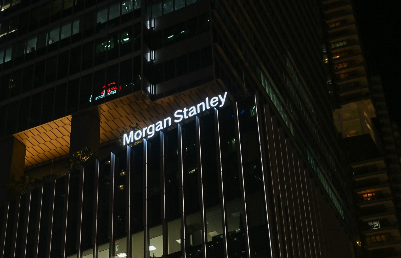 Morgan Stanley se opřela o silné obchodování s akciemi