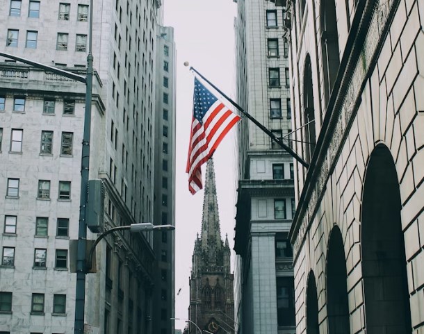 Týdenní výhled: Spekulace o intervenci BoJ, zasedání Fedu a začíná reportovat velký tech