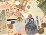 Euro koriguje denní ztráty, koruna mírně ztrácí po nevýrazném výkonu
